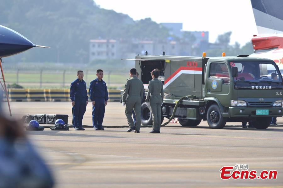 Female fighter jet pilots are ready to perform at Airshow China 2016 on November 1, 2016. The biennial event is held in the coastal city of Zhuhai, South China\'s Guangdong province, from Nov 1 to 6, attracting more than 700 exhibitor from 42 countries and regions.(Photo: China News Service/Jin Shuo)