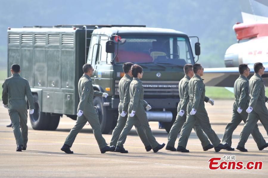 Female fighter jet pilots are ready to perform at Airshow China 2016 on November 1, 2016. The biennial event is held in the coastal city of Zhuhai, South China\'s Guangdong province, from Nov 1 to 6, attracting more than 700 exhibitor from 42 countries and regions.(Photo: China News Service/Jin Shuo)