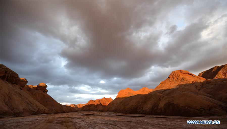 Photo taken on Aug. 18, 2017 shows red rock area of the Qaidam basin in Haixi of northwest China\'s Qinghai Province. China\'s project of building a village simulating the environmental conditions on Mars in Qinghai, as part of China\'s Mars exploration preparation, was approved by experts in Beijing Thursday. The red rock area of the Qaidam basin in western Qinghai has been dubbed \