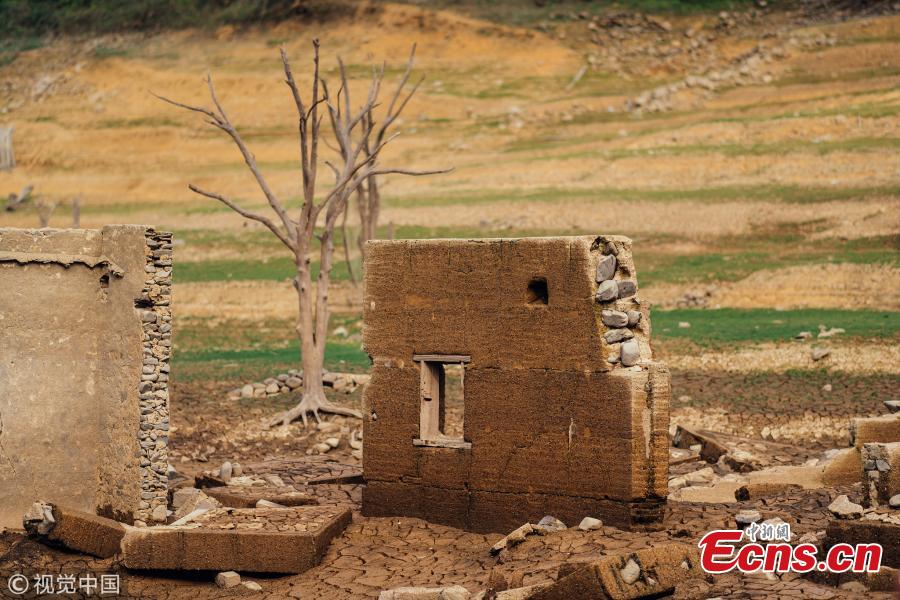 The ruins of a village emerge from the Tiantangshan reservoir after water drops in Longmen County, South China’s Guangdong Province. The village was submerged by water in 1992 while local residents were relocated. (Photo/VCG)