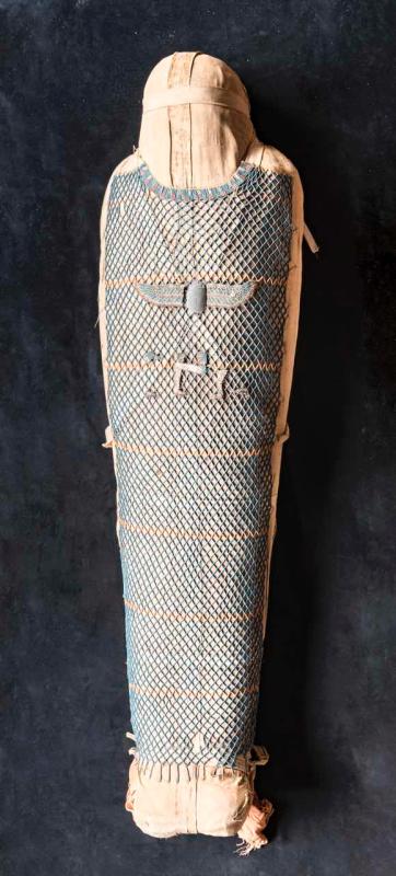 A total of 235 pieces of cultural relics of ancient Egypt, including mummies, stone caskets, amulets and godly statues, and dating back to the period between 22th century BC and 1st century BC, are on show at Guangdong Museum in Guangzhou. (Photo provided to China Daily)