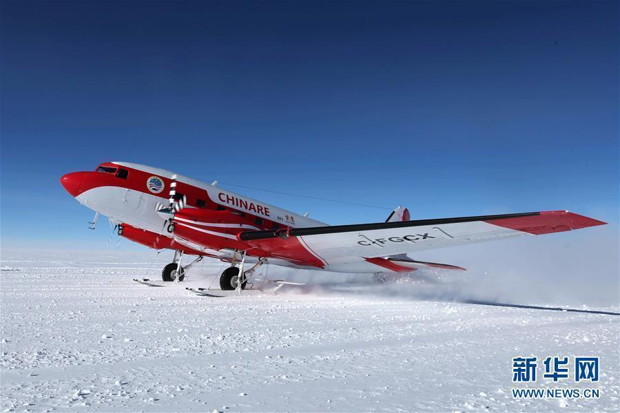 China\'s first fixed-wing aircraft for polar flight Snow Eagle 601 completed its mission to explore key areas above the East Antarctica Ice Sheet. File photo shows China\'s first fixed-wing aircraft for polar flight Snow Eagle 601 lands at the Kunlun Station at about 4,000 meters above the sea level near Dome A, Jan. 18, 2019.  (Photo/Xinhua)