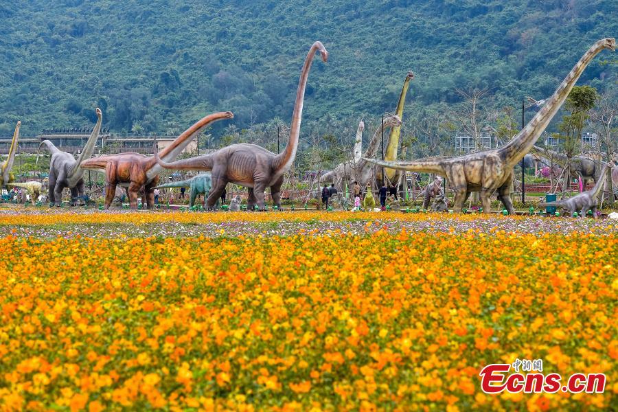 Park with 323 life-size dinosaur models